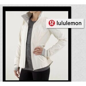 Lululemon Raindrop Jacket Women's Size 8 White Hidden Hood Full Zip Thumb holes